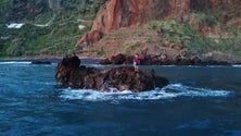 Imagem de Marinha resgata jovem em dificuldades na Calheta