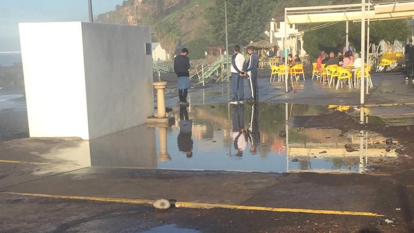 Mar faz estragos na Praia Formosa