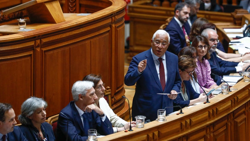 Imagem de Governo aprova alterações aos concursos para reduzir falta de professores no início do ano