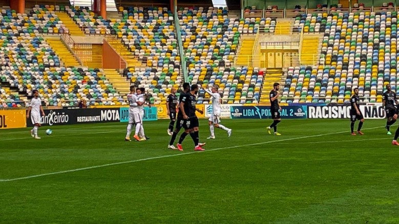 Nacional vence ao intervalo