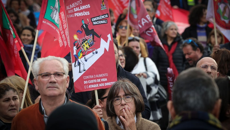 Milhares protestam em Lisboa por melhores salários