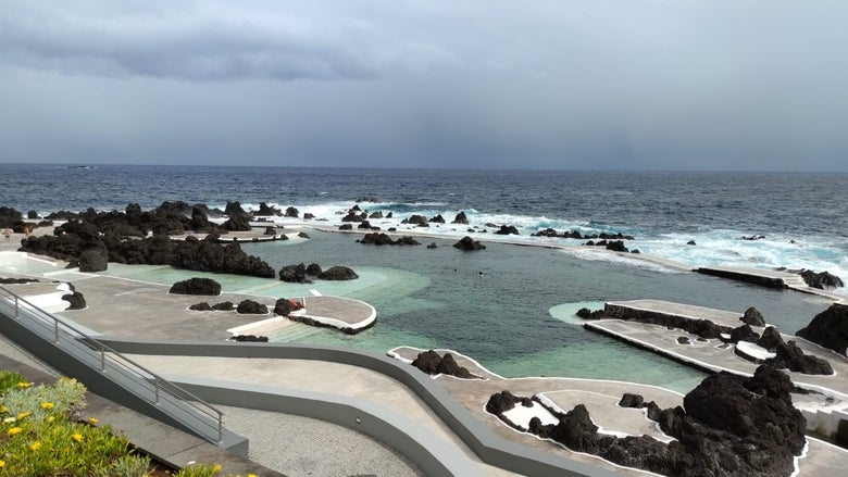 Imagem de Porto Moniz hasteia Bandeira Azul
