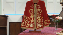 Imagem de Emigrante ofereceu capa de Santo Cristo (Vídeo)