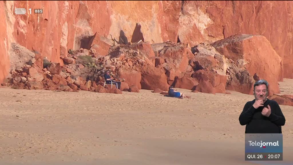 Imagem de Após as tempestades, várias arribas estão em risco de derrocada
