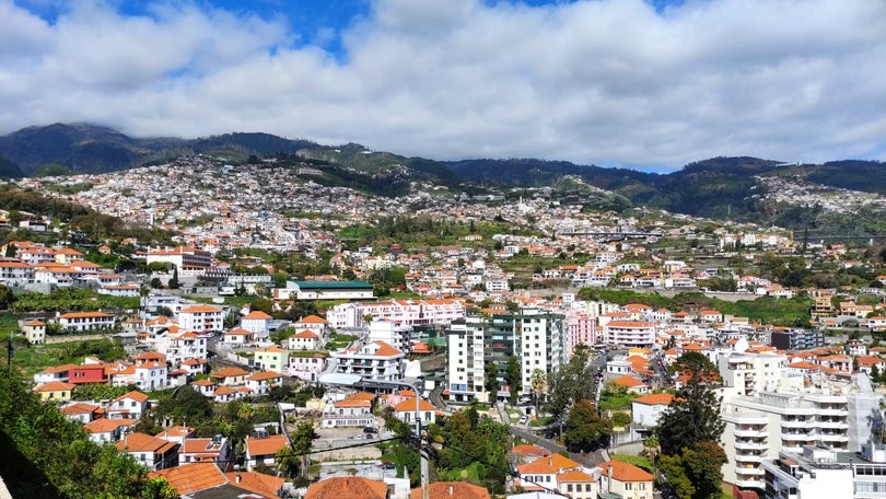 Percentagem da população da Região que vivia em alojamentos com falta de espaço aumentou