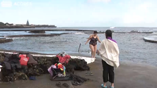 Piscina do Porto Martins recebeu os primeiros banhistas de 2022 (Vídeo)