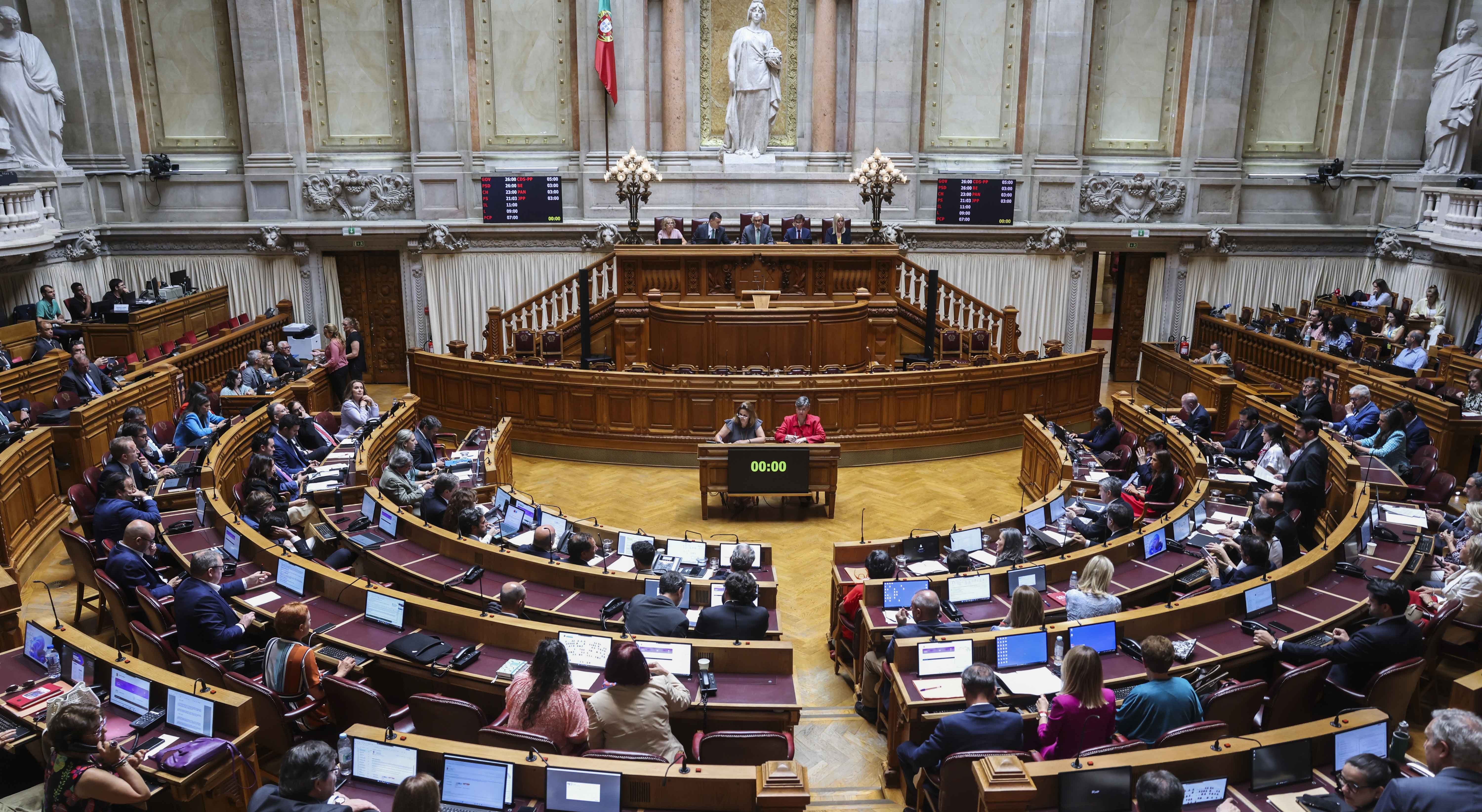Parlamento elege � segunda tentativa Lu�sa Neto para o cargo de provedora de Justi�a