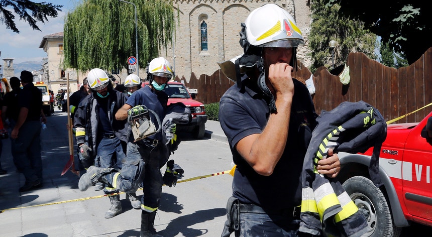 O Governo italiano anunciou a abertura de uma investigação para apurar o motivo pelo qual edifícios alvo de obras recentes contra sismos ficaram danificados
