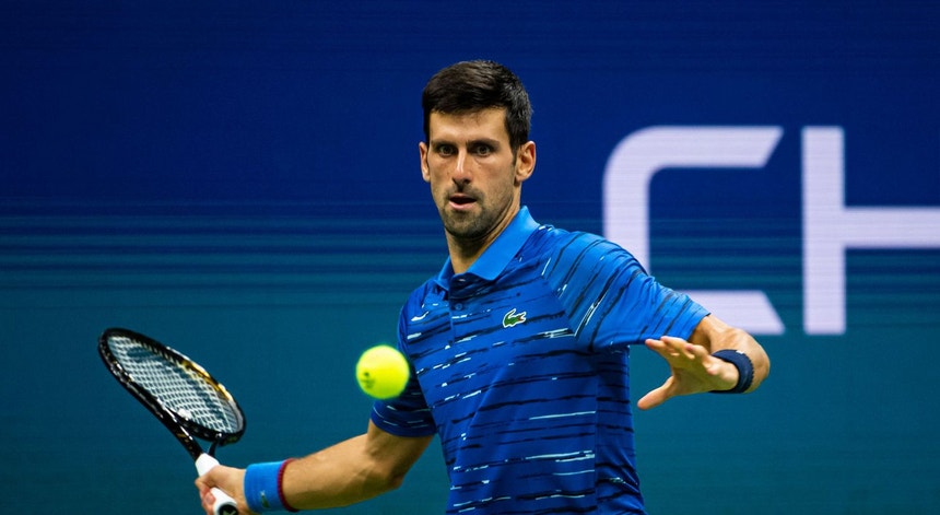 Djokovic continua o seu percurso imaculado na Austrália
