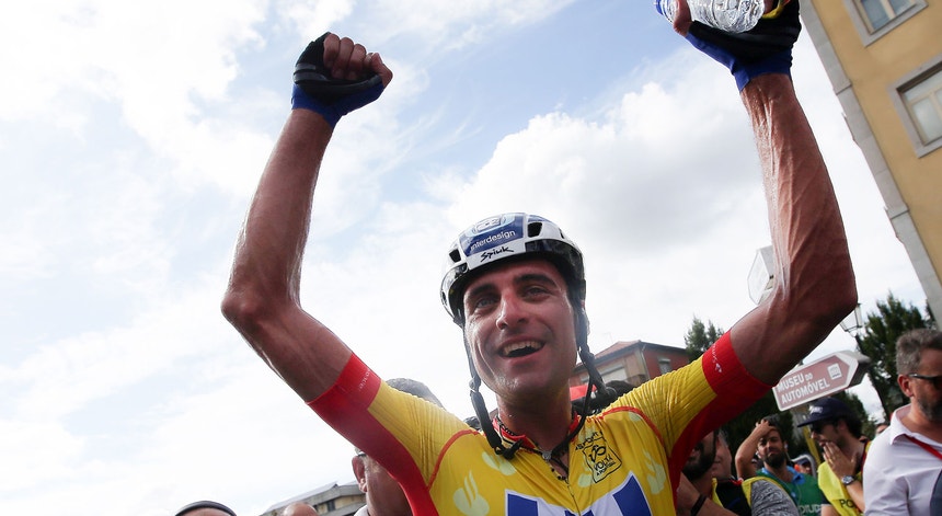O ciclista da W52-FC Porto foi terceiro na última etapa, um contrarrelógio em Fafe.
