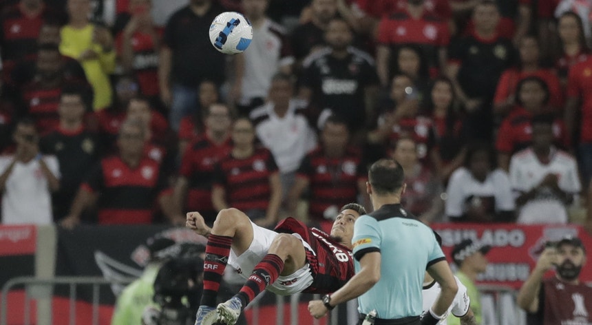 Com nota artística o Flamengo eliminou o Corinthians da Taça Libertadores
