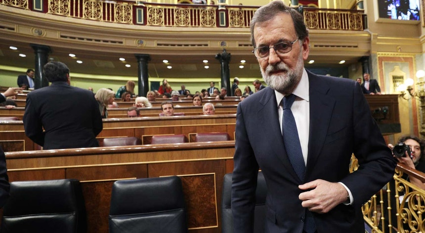 “É urgente regressar à legalidade, para que não haja mais deterioração económica e tensão social”, disse Mariano Rajoy
