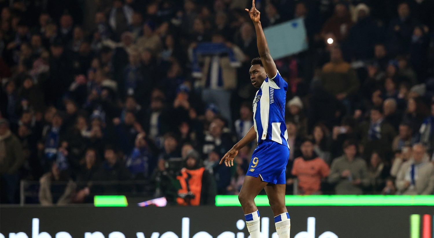 FC Porto rep�e dist�ncias