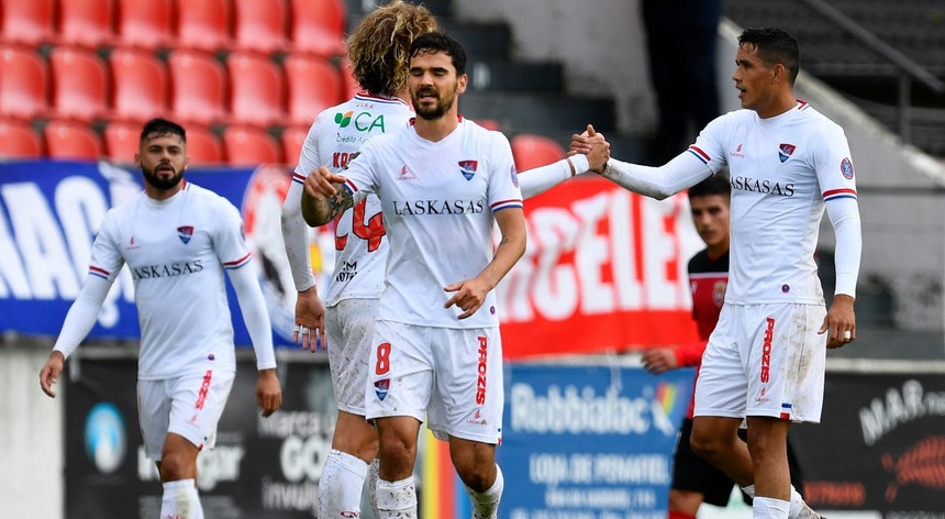 Jogadores do Gil Vicente celebram após marcar o primeiro golo contra o FC Penafiel 
