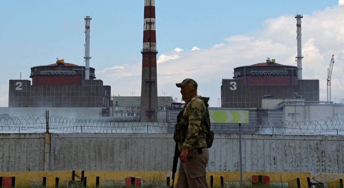 Zelensky avisa que russos na central nuclear de Zaporizhia são um "alvo especial"