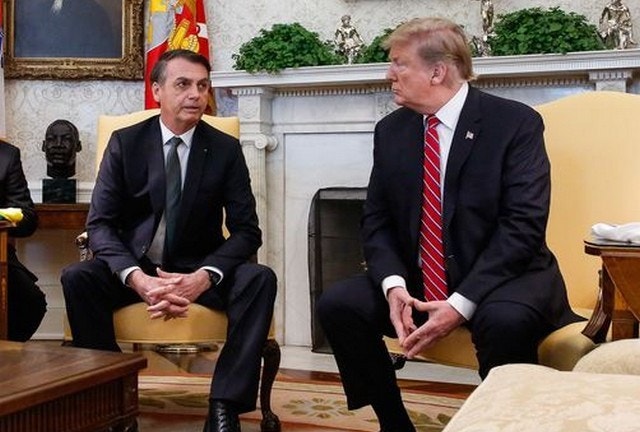 Bolsonaro solidário com o amigo Trump
