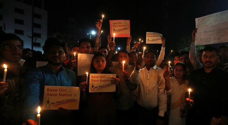 As manifestações e vigílias de protesto têm-se multiplicado em várias cidades indianas.
