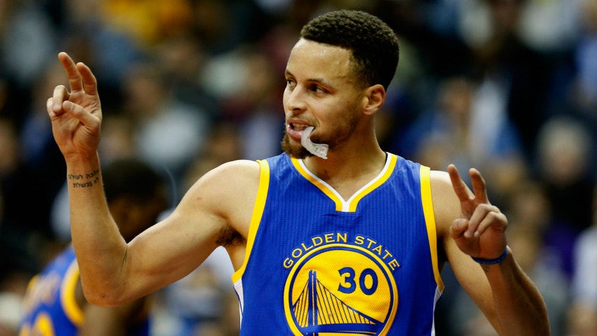 Curry é o primeiro jogador a ser eleito o melhor da NBA de forma unânime