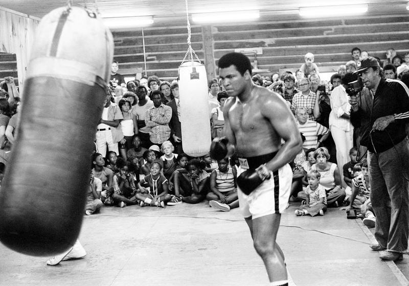  Com Henry Cooper, em Londres, junho de 1963 