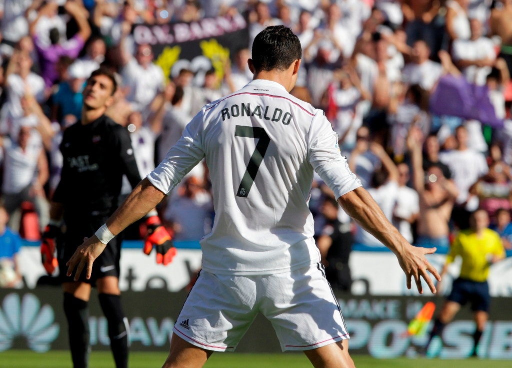  18 de outubro - Cristiano Ronaldo torna-se no primeiro jogador da Liga Espanhola a marcar 15 golos em 8 jornadas 