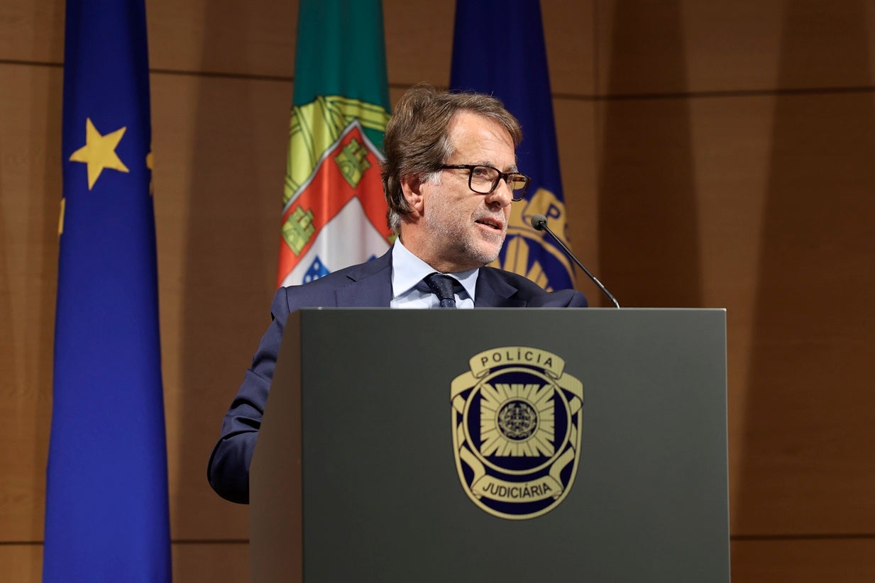 Lu�s Neves na Administra��o Interna. Partidos oscilam entre elogios e avisos para "muito trabalho"