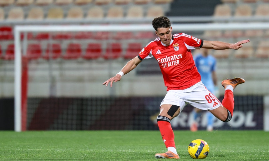 Imagem de Lateral-esquerdo Tiago Parente reforça Swansea por empréstimo do Benfica