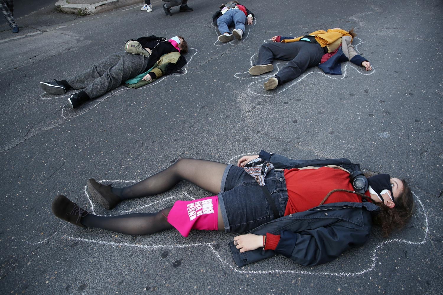 Protesto em Roma a 25 de mar&ccedil;o de 2021, contra a anula&ccedil;&atilde;o pela Turquia da Conven&ccedil;&atilde;o de Istambul contra a viol&ecirc;ncia dom&eacute;stica