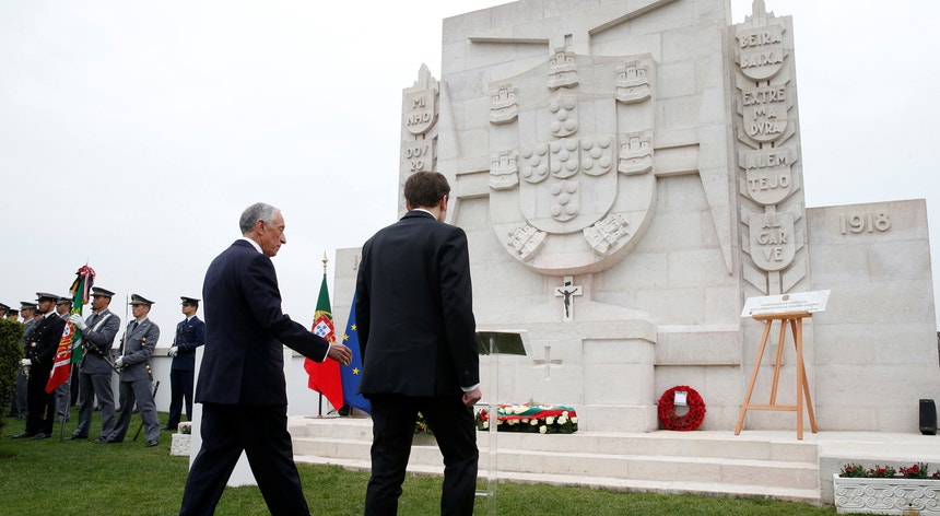 O Presidente da República salientou a presença de Emmanuel Macron nas cerimónias que se realizaram durante a manhã no cemitério militar português de Richebourg, norte de França
