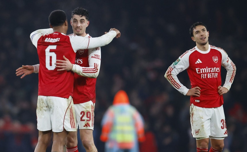 Arsenal na final da Taça da Liga inglesa com nova vitória sobre Chelsea