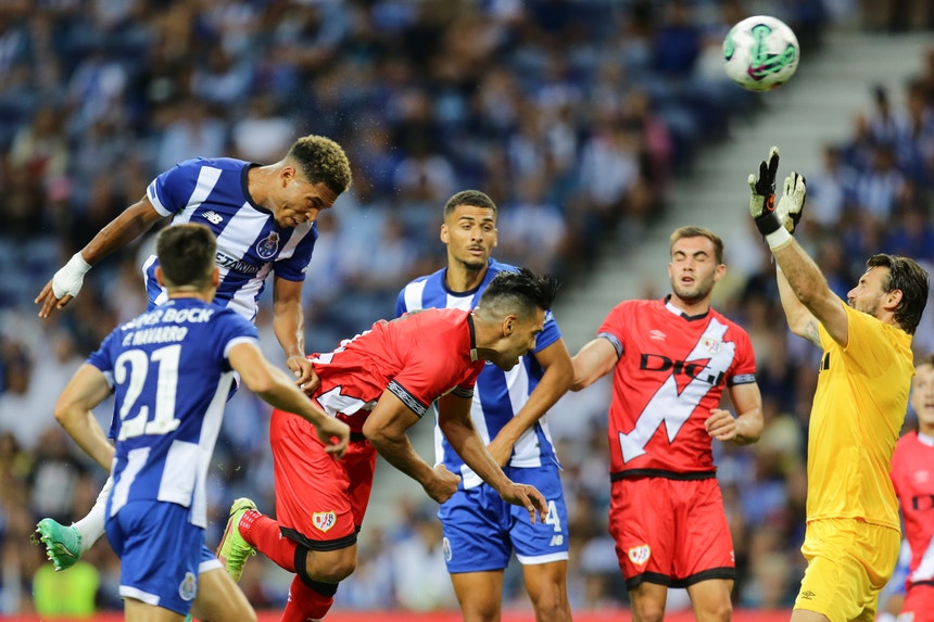 FC Porto evita derrota perto do fim na apresentação frente ao Rayo Vallecano
