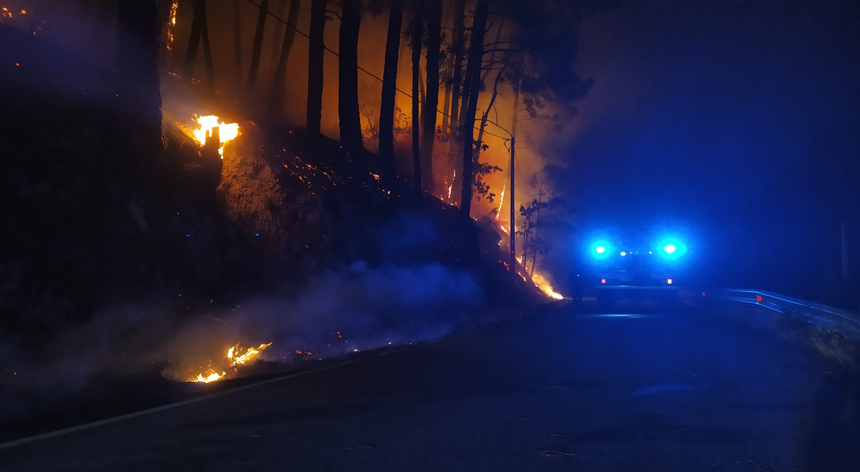 O fogo teima em não dar tréguas na Serra da Estrela

