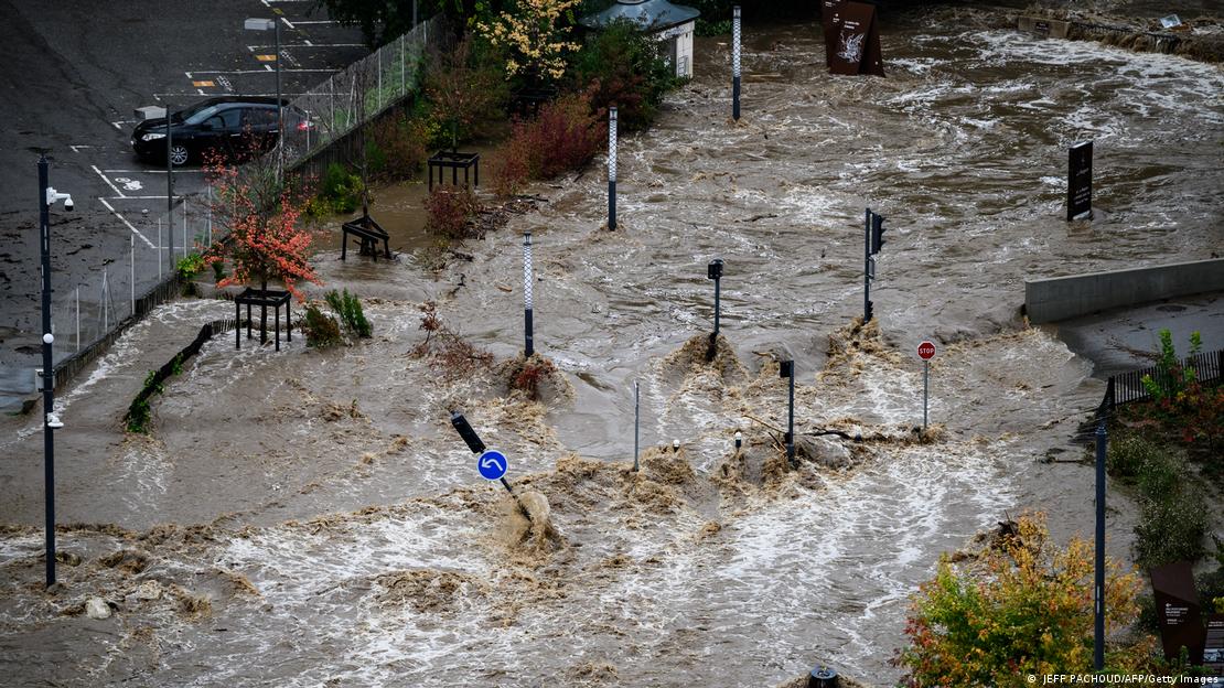 Tempestade Nils fez mais um morto em França e 450 mil clientes continuam sem energia