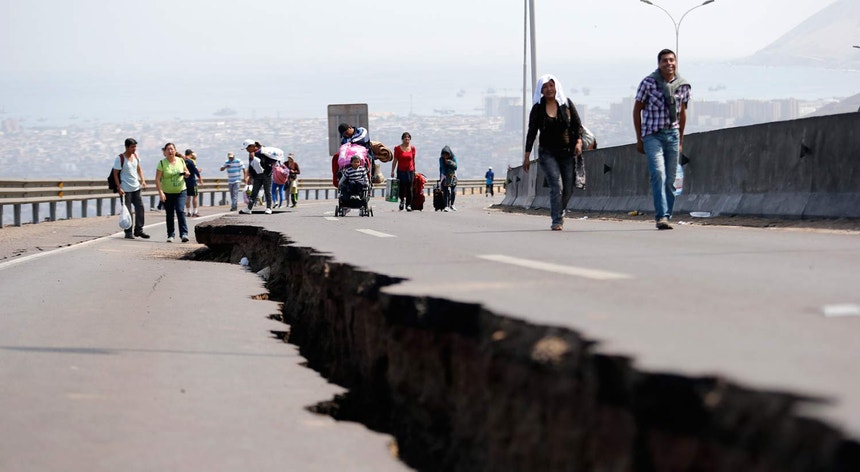 Estragos causados por um sismo no Peru em 2014
