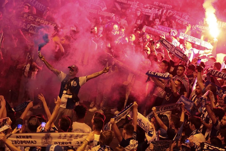 Acabaram mal os festejos do título de campeão do FC Porto
