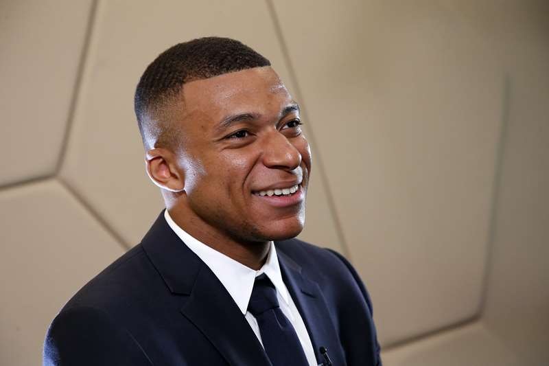 Mbappé vai vestir a camisola "merengue"
