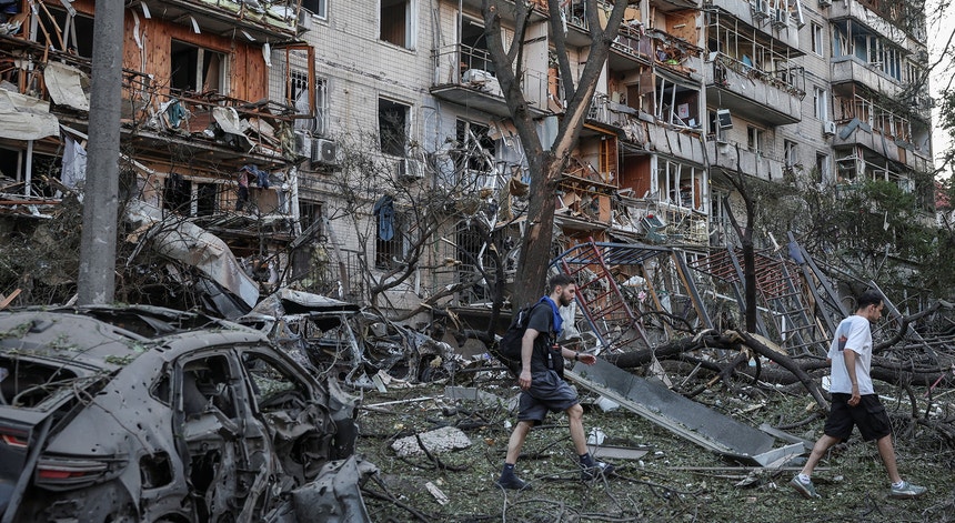 Imagem de Guerra na Ucrânia. Pelo menos 13 mortos em ataque russo contra Kiev