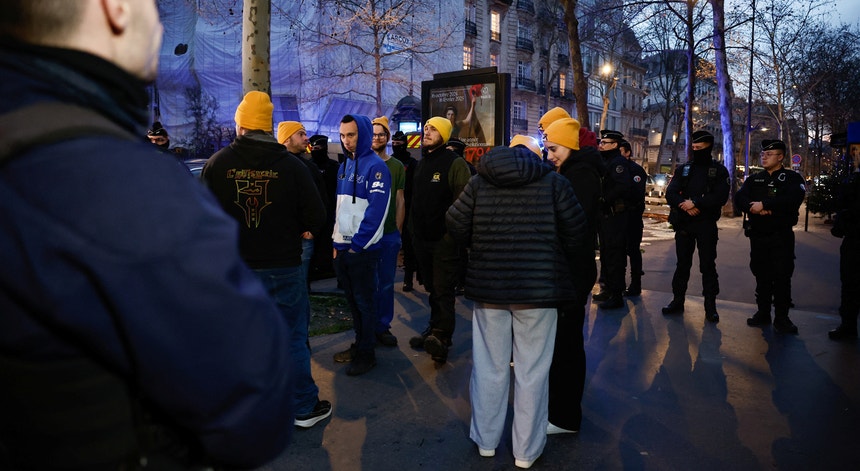 Imagem relacionada com a notícia: Agricultores franceses estão a montar um cerco a Paris