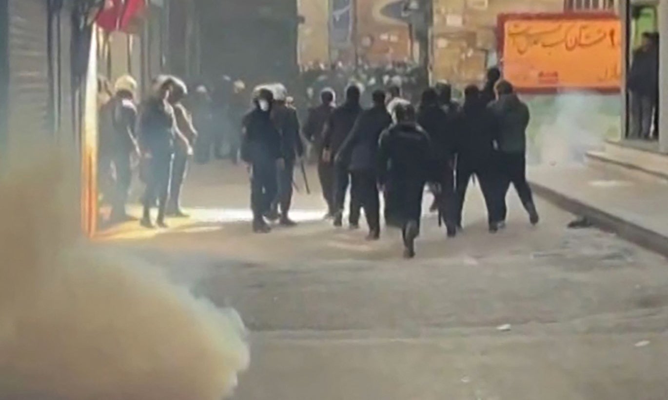 ONG denuncia. Pelo menos 30 mortos em protestos no Irão