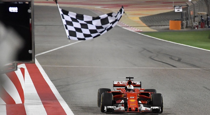 Vettel vence no Bahrain
