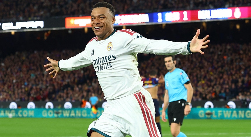 Mbappé reina em Camp Nou