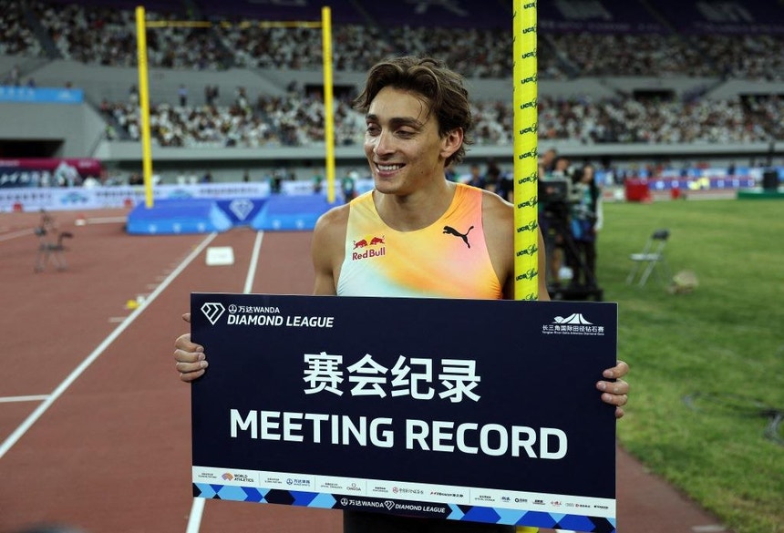 Duplantis abre Liga Diamante em grande forma no meeting de Xangai