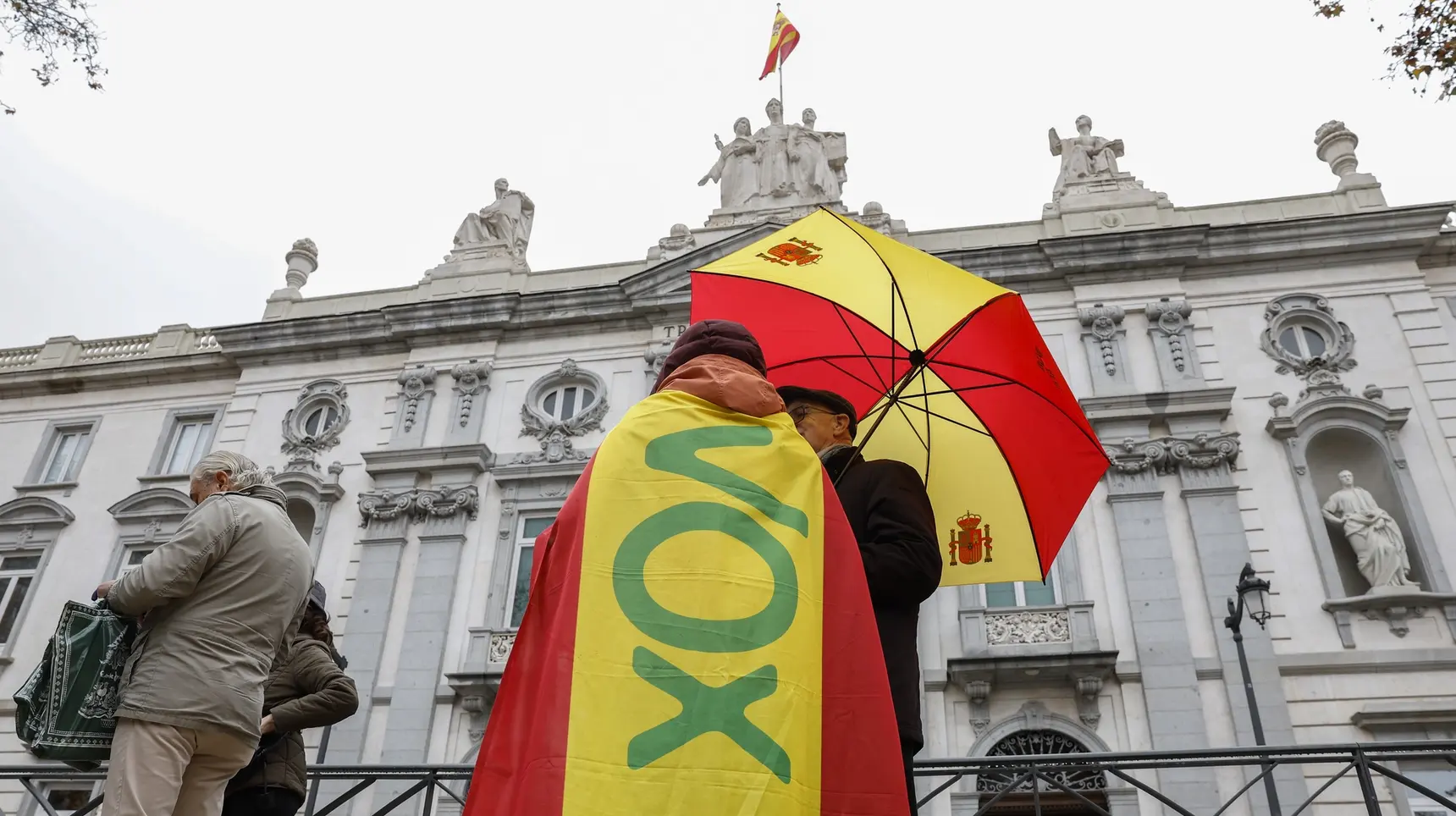 Extrema-direita volta a entrar num governo em Espanha, na Extremadura