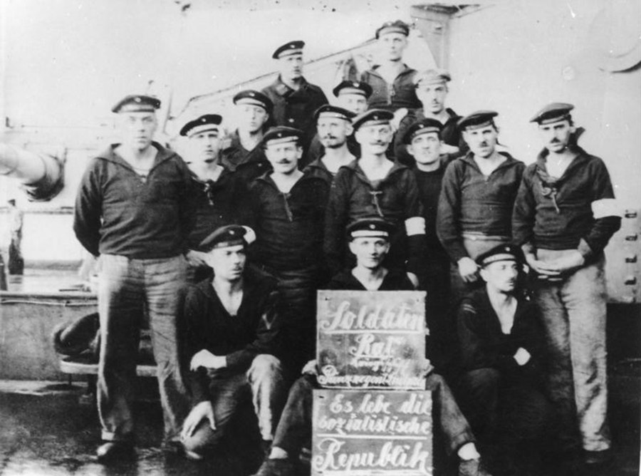  Conselho de soldados no navio Prinzregent Luitpold, em Wilhelmshaven. 