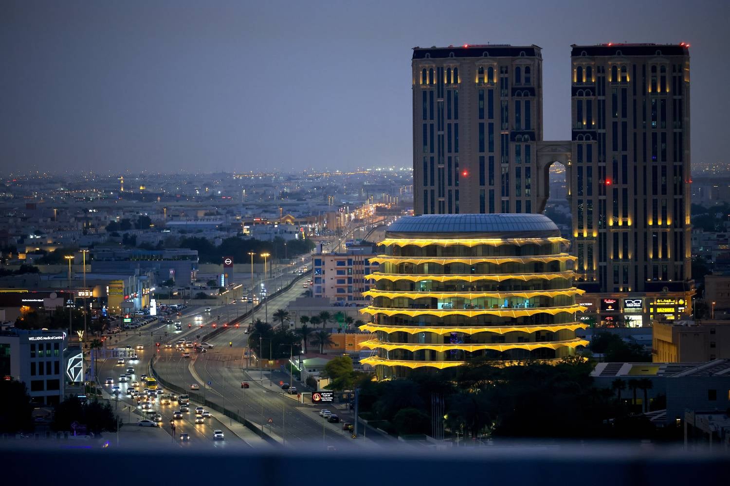 Israel lança nova vaga de ataques contra Teerão. Catar abalado por fortes explosões