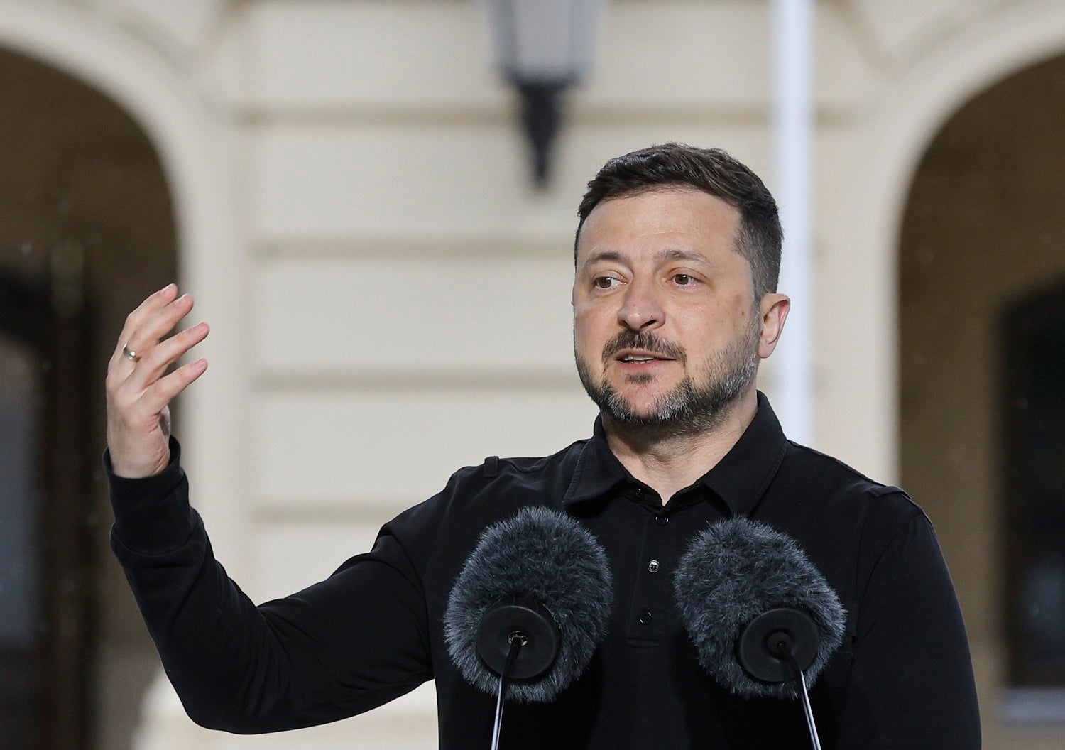 Zelensky pede que Europa tenha palavra a dizer nas conversações de paz