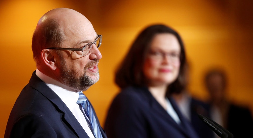 A decisão de Martin Schulz, anunciada ao início da tarde, é uma tentativa de o ainda líder do SPD acalmar o partido

