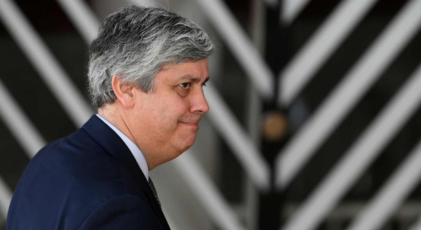 Na entrevista, Mário Centeno mostrou-se disponível para continuar como ministro das Finanças caso o Partido Socialista (PS) vença as eleições. 
