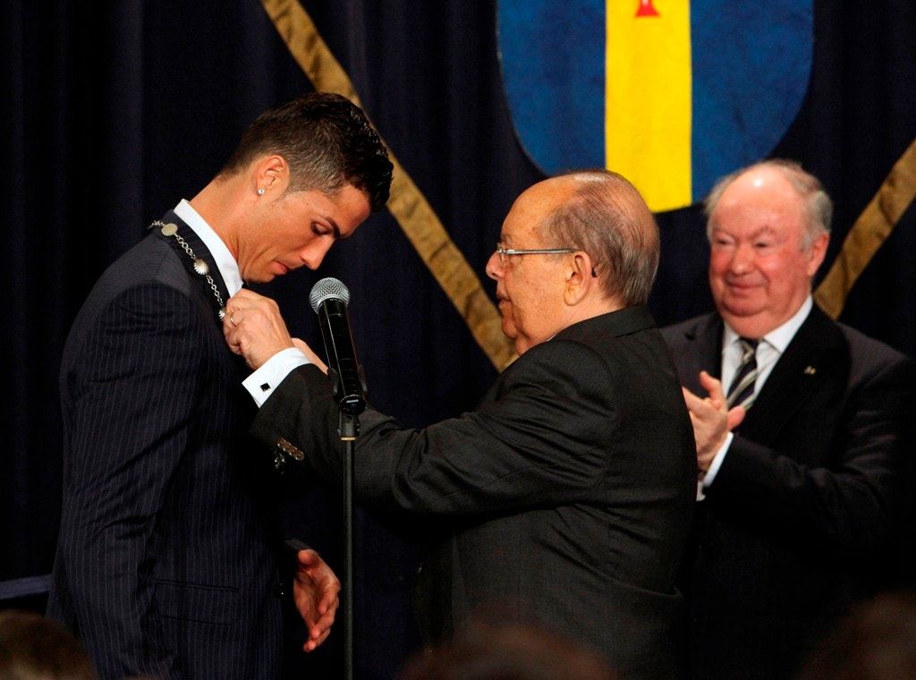  21 de dezembro - Cristiano Ronaldo &eacute; agraciado com a Medalha de M&eacute;rito da Regi&atilde;o da Madeira 