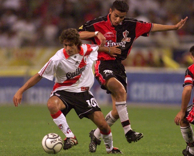 Imagem relacionada com a notícia: Pablo Aimar é considerado um dos melhores jogadores argentinos de sempre
