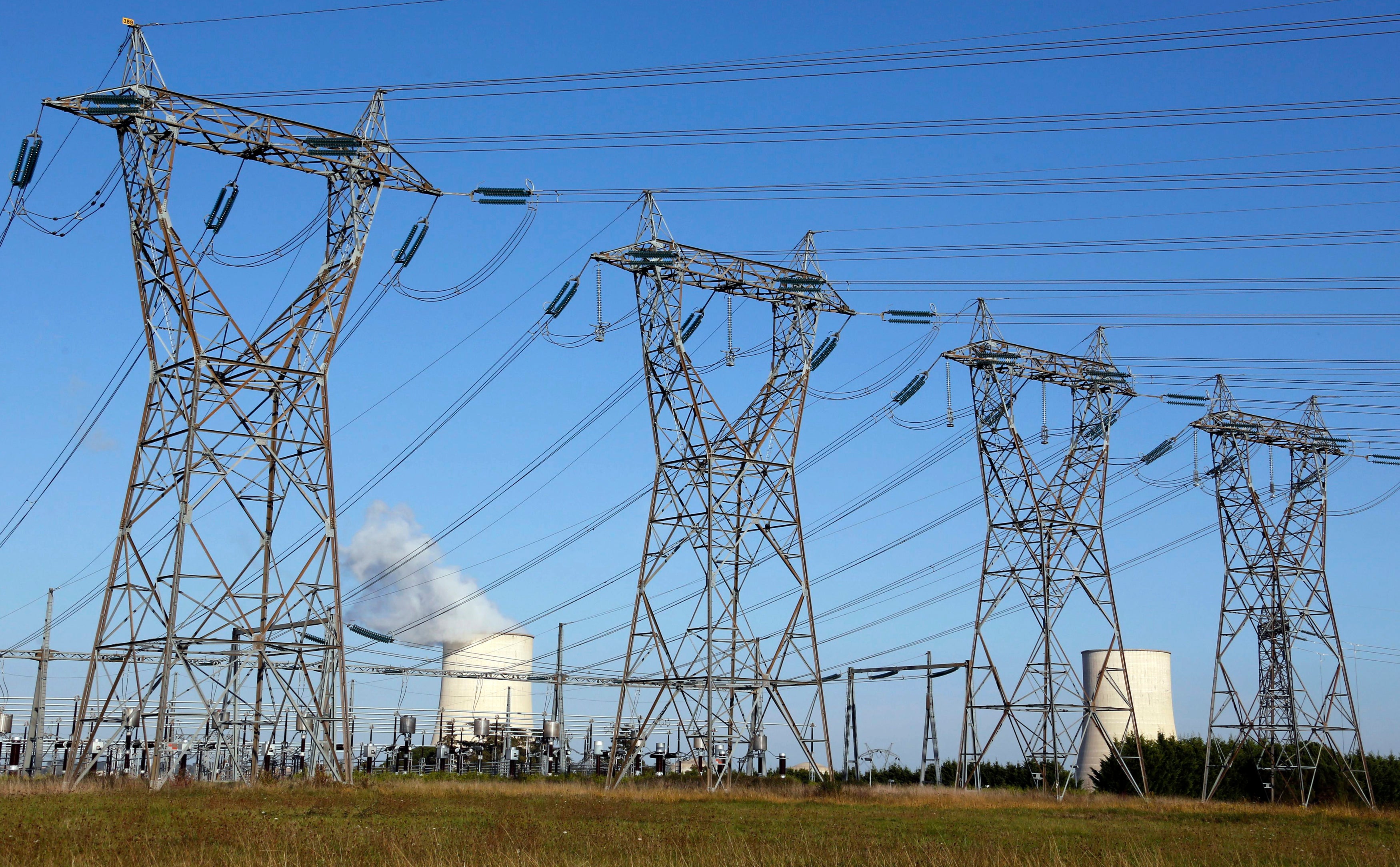Cabos el&eacute;tricos de energia de alta tens&atilde;o (Foto: Regis Duvignau/Reuters)